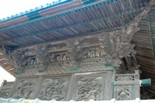 見事な愛宕神社本殿の彫刻の写真